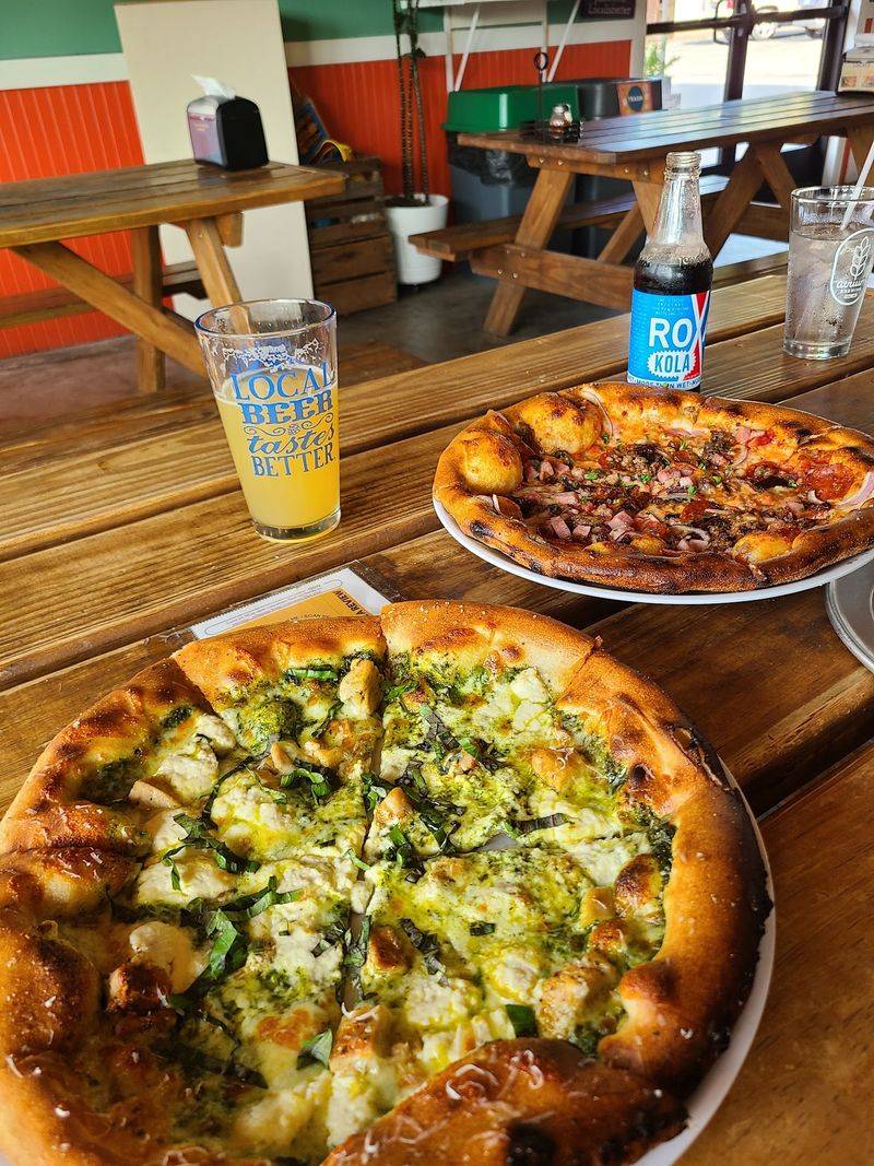Locals Food Hub & Pizza Pub