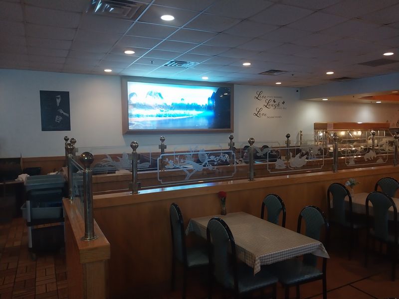 Inside The Relaxed Buffet Dining Room