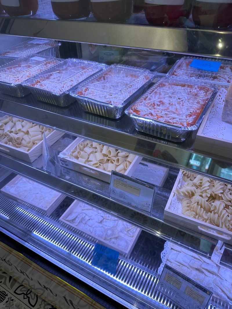 This Italian Wonderland In Connecticut Is Packed With Fresh Pasta And Old-School Italian Comfort Food - Decor Hint Bringing A Taste Of Italy Closer To Home