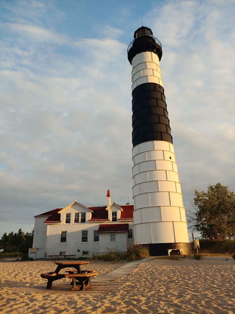 10 Scenic Lighthouses To See In Michigan On Your Next Great Lakes Road Trip - Decor Hint Big Sable Point Lighthouse, Ludington