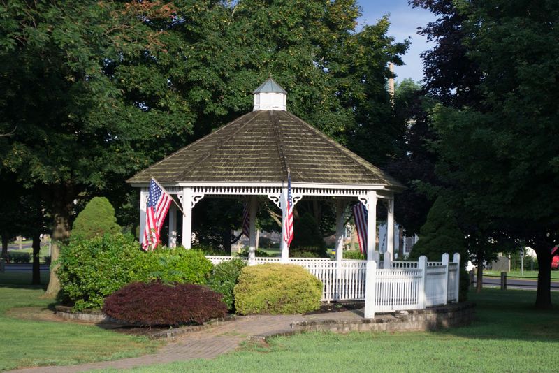 10 Connecticut Towns Where The Population Is Growing Faster Than You Might Expect - Decor Hint Ellington