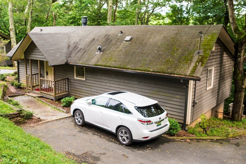 Cozy Stays Beyond The Lodge Rooms
