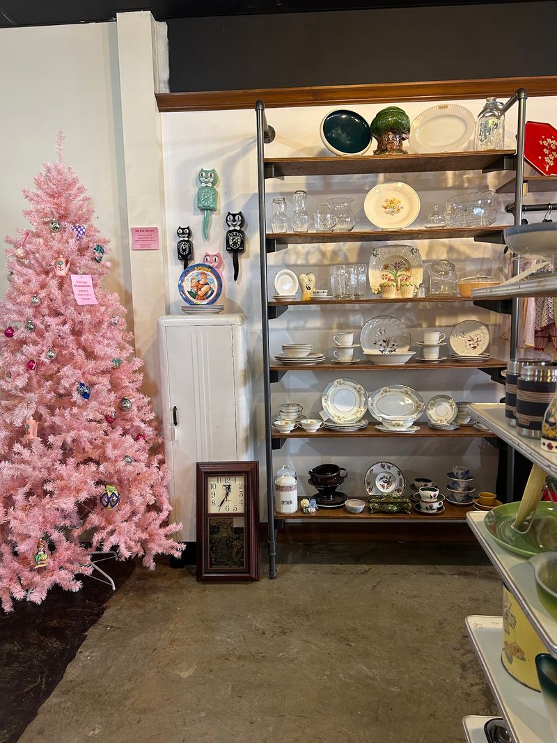 Kitchen Treasures For Your Retro Table