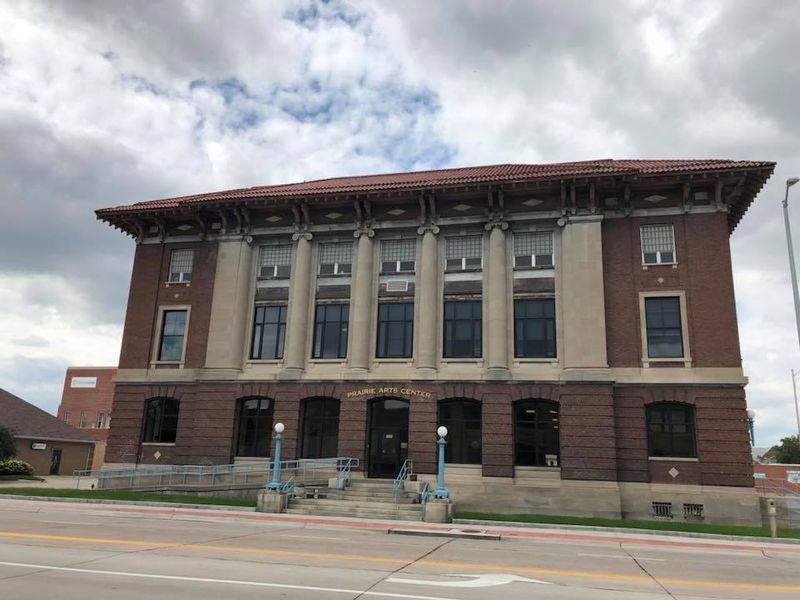 Started As A Small 1880s Church, This Nebraska Building Now Pours Its Space Into An Art Gallery - Decor Hint An Old Church With A Brand New Job Description