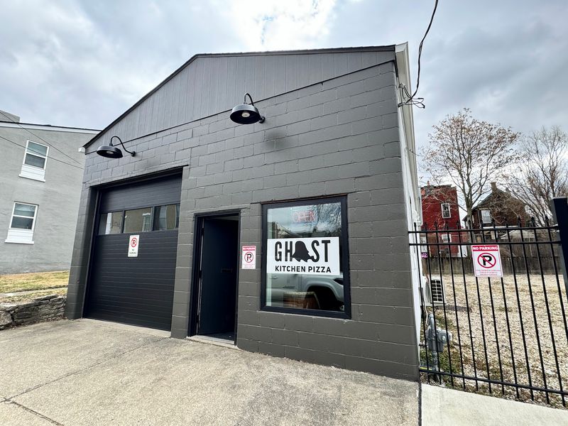 10 Kentucky Pizza Shops Worth The Drive For A Hot Slice This Fall - Decor Hint Ghost Pizza