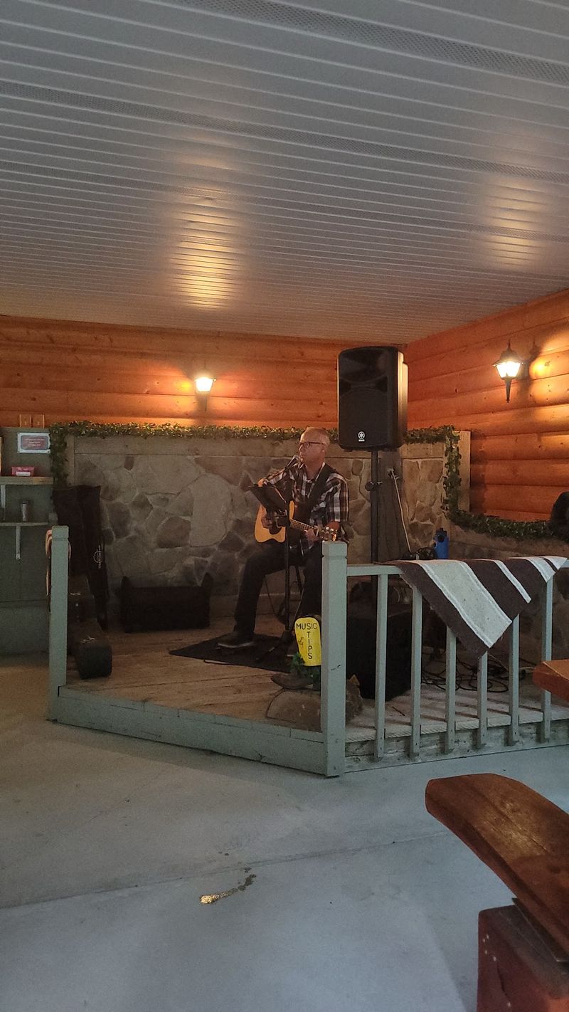 Old Country Songs Under The Pines