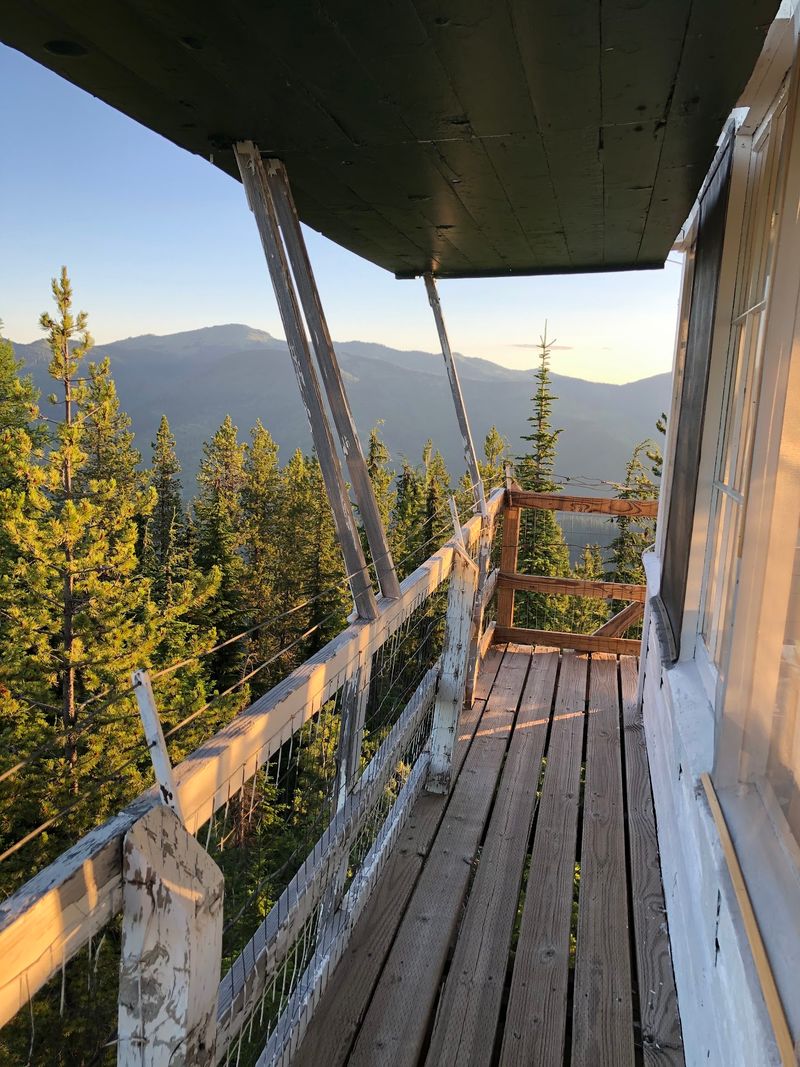At 7,014 Feet This Idaho Lookout Tower Rents Overnight Stays Above The Treetops - Decor Hint Booking A Night With The Ridge All To Yourself