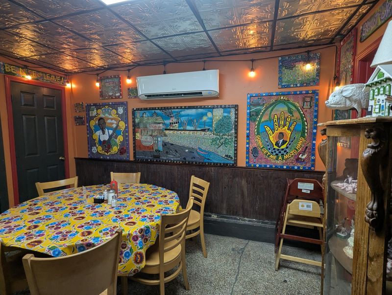 10 Secret Breakfast Spots In New Orleans, Louisiana That Most Visitors Overlook - Decor Hint Elizabeth's