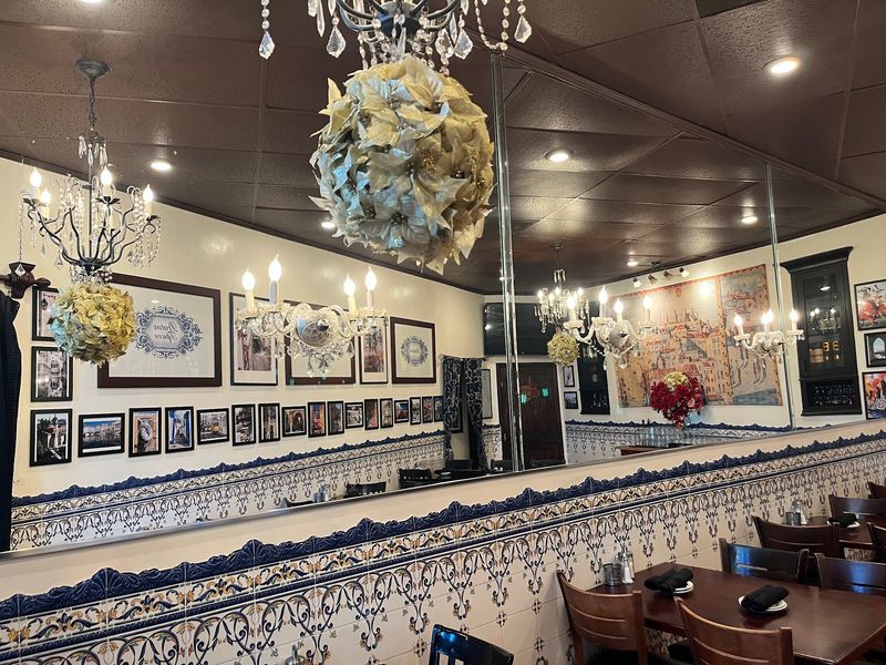Blue Tiles, Holiday Cakes, And Smart Timing