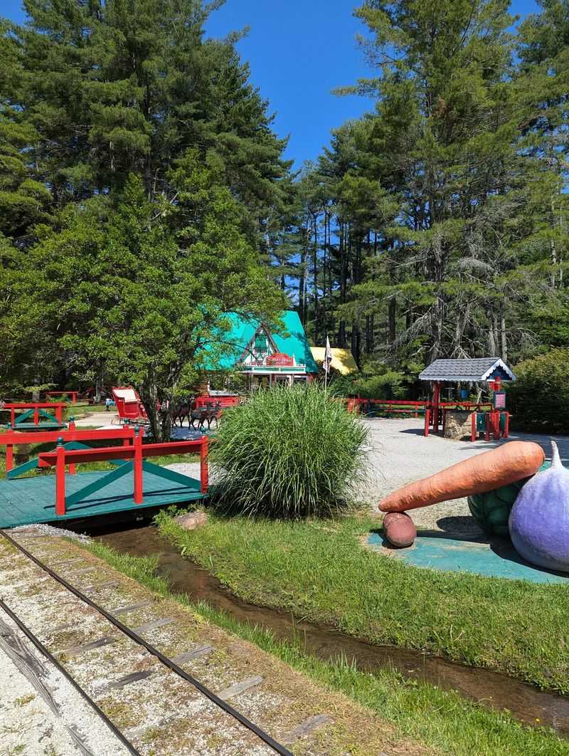 This October, Meet Santa And Real Reindeer At A North Carolina Park That Celebrates Christmas Early - Decor Hint Explore Old-Fashioned Rides, Animated Displays And Festive Photo Spots