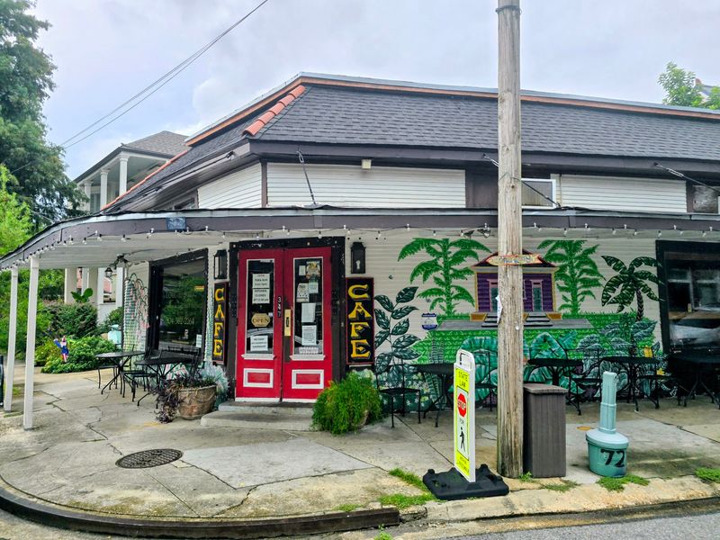 10 Secret Breakfast Spots In New Orleans, Louisiana That Most Visitors Overlook - Decor Hint Tout De Suite Cafe