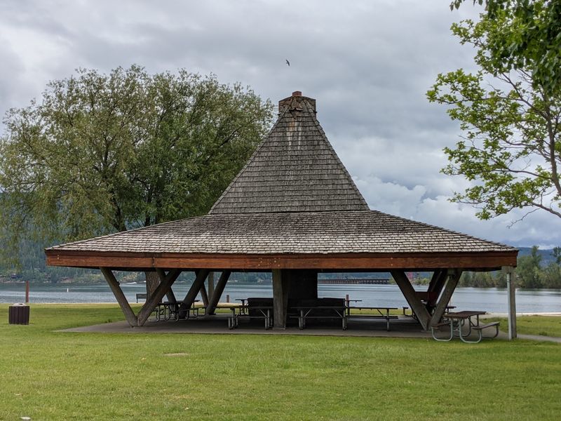 When This Idaho Town Ranked Among America's Best Small Places To Live, Longtime Residents Felt The Change - Decor Hint Hot Dogs And Ice Cream Steps From Your Towel
