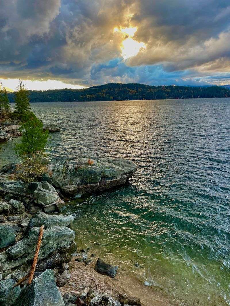 Tubbs Hill In Coeur D'alene Offers Free Lakeside Trails For Family Walks - Decor Hint Rocky Coves And Side Trails Worth Every Detour