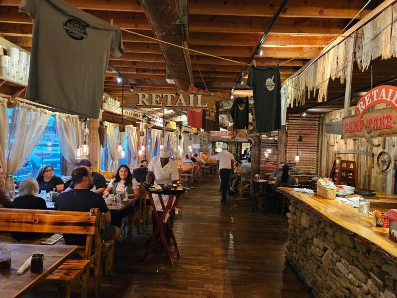 Crockett's Breakfast Camp, Gatlinburg