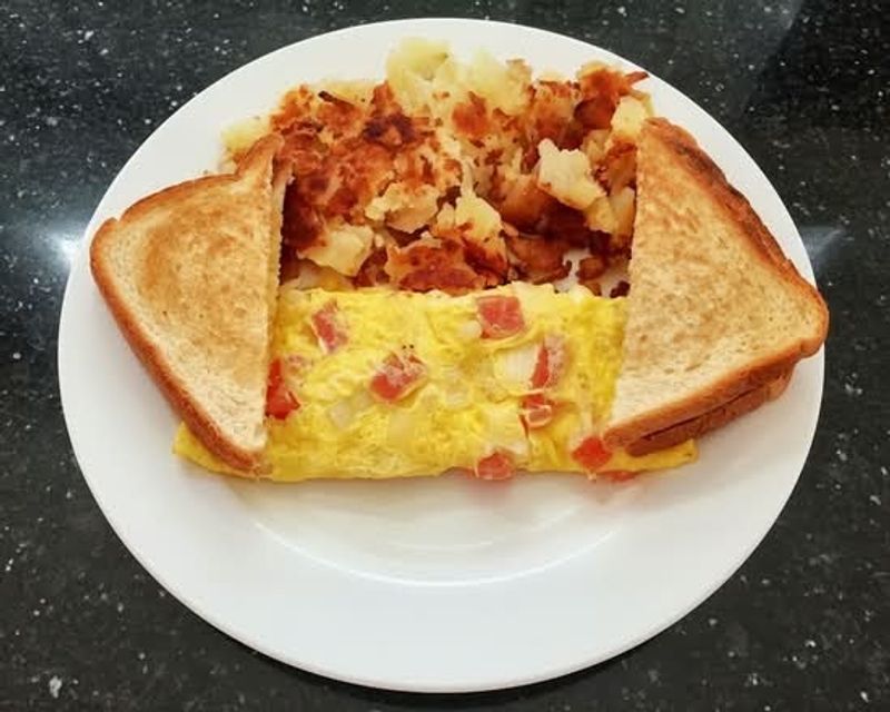 This Pennsylvania Diner Serves All-Day Breakfast With A Dessert Display That Steals The Show - Decor Hint Breakfast O'Clock Lasts Until Midnight