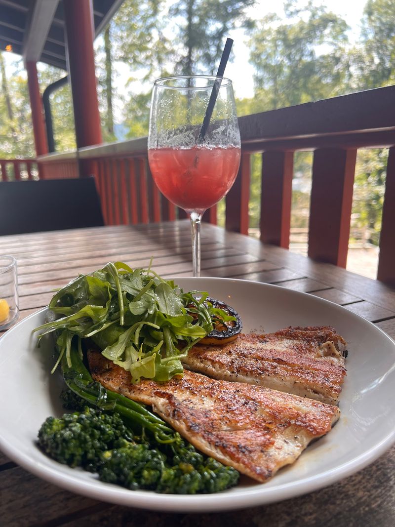 9 Georgia Mountain Restaurants Where The Fall Views Are Almost As Good As The Food - Decor Hint Max's Lakeside, Lakemont