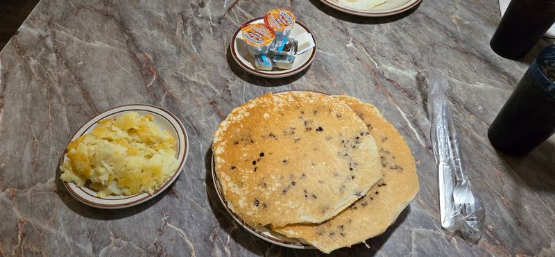 This Small-Town Pennsylvania Diner Serves Chicken Fried Steak With Sausage Gravy Worth The Drive - Decor Hint Sausage Gravy Deserves Its Own Spotlight