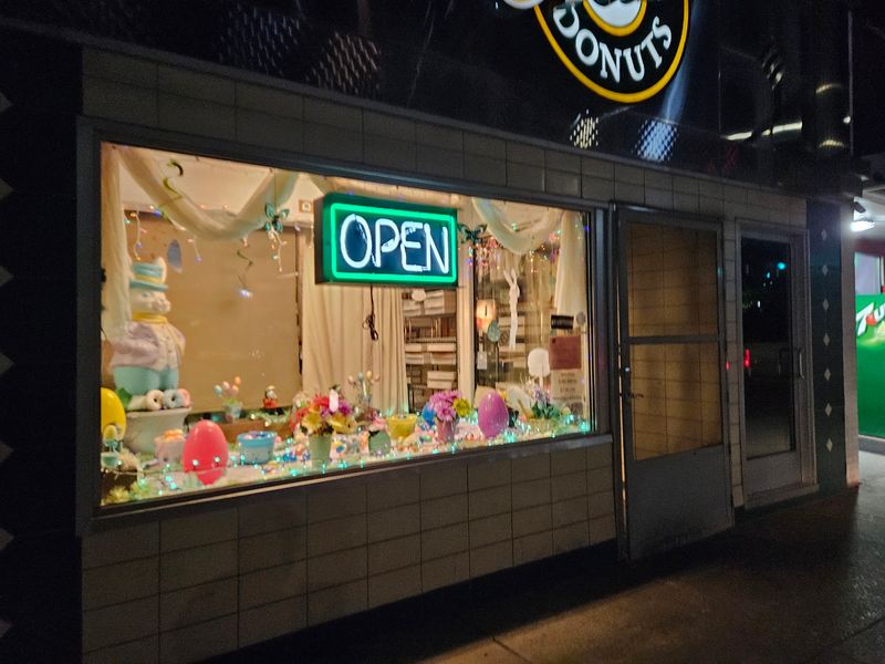 Cream-Filled Donuts That Don't Skimp