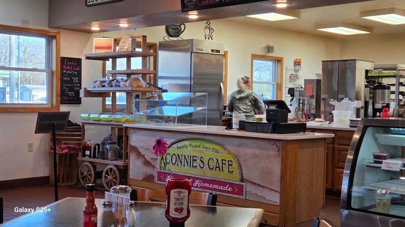 The Cinnamon Rolls At This Michigan Cafe Are So Massive They Barely Fit On The Plate - Decor Hint Meet The Plate Hogging Giant