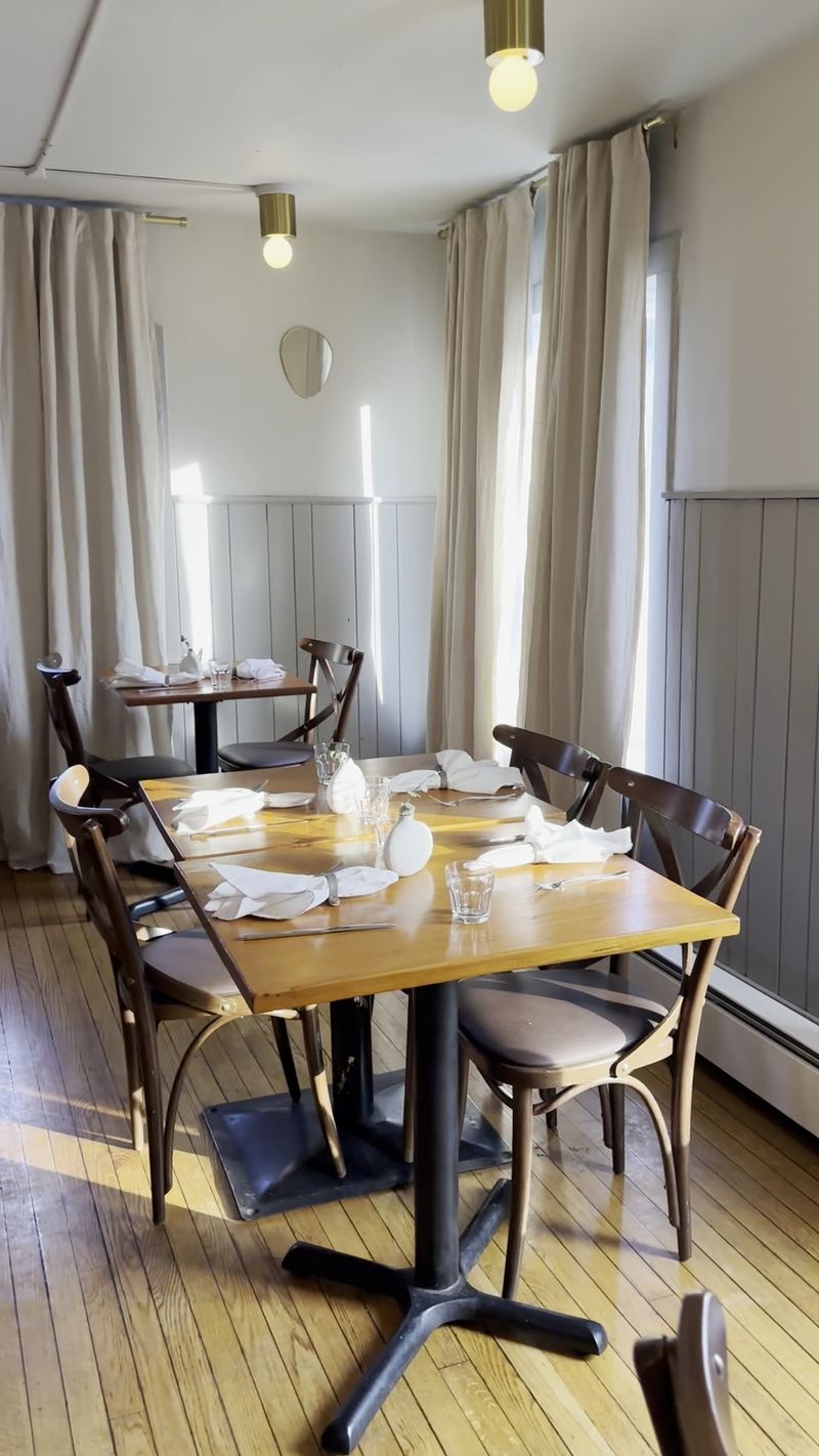 10 Upstate New York Restaurants So Remote They Turn The Drive Into Part Of The Adventure - Decor Hint One With Land