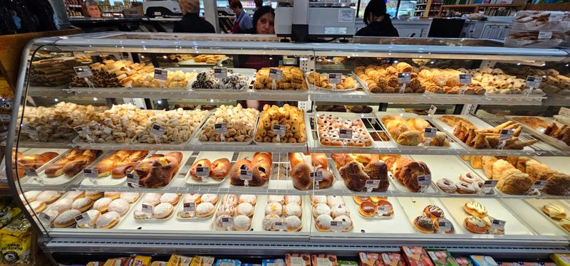 Roly Poly Bakery, New Britain