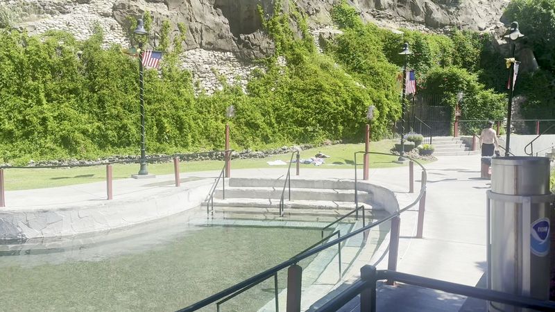 Two Hundred Thousand Gallons Of Natural Hot Water Fill The Pools At This Idaho Resort Every Day - Decor Hint Thoughtful Touches For Sun, Snow, And Every Ability