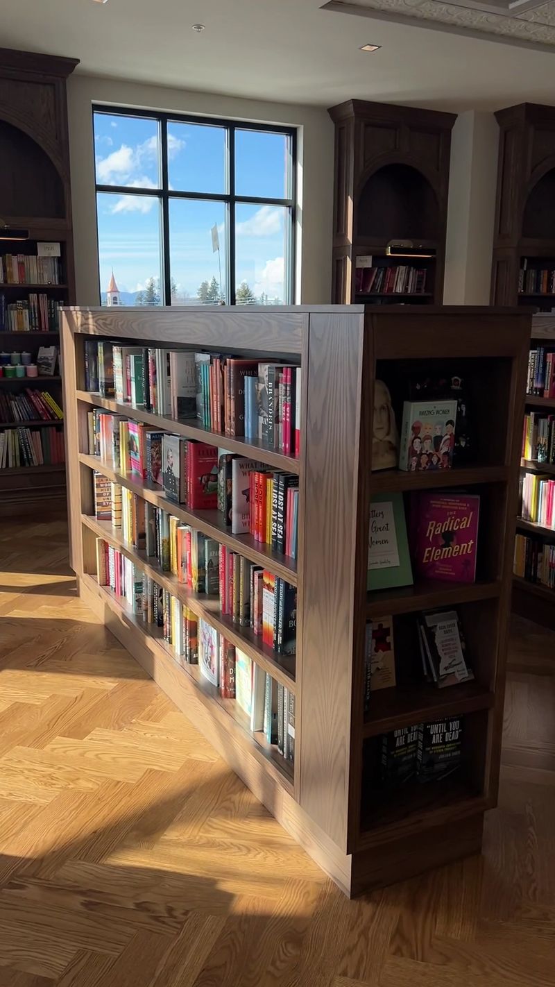 This Idaho Bookstore Has A Cozy Reading Nook Where You Sit With A Book And A Coffee Without Any Rush - Decor Hint Twenty Thousand Hand-Selected Titles Waiting On The Shelves