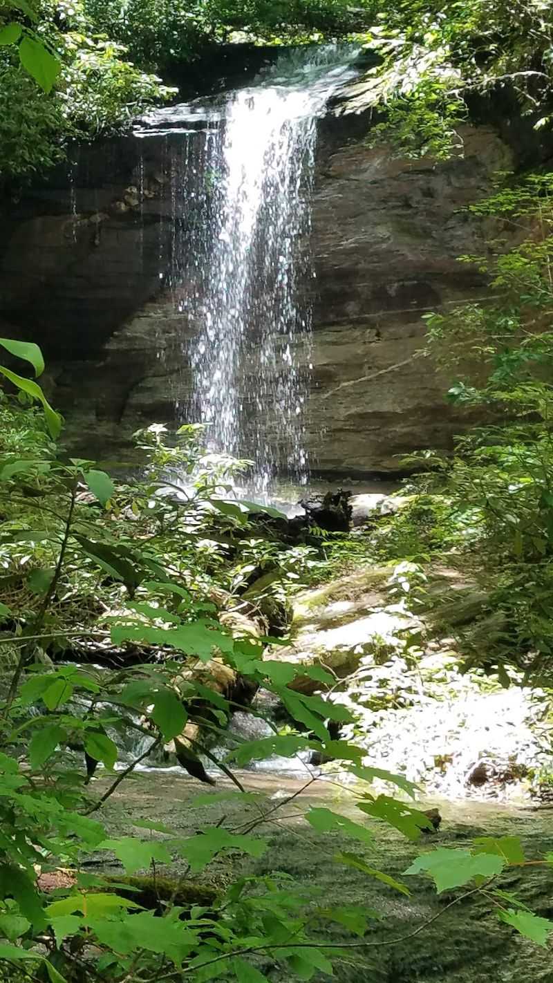 This North Carolina Waterfall Is Surrounded By Brilliant Fall Colors Right Now, And The Views Are Worth The Hike - Decor Hint Got Ten Extra Minutes? A Bonus Waterfall Is Waiting