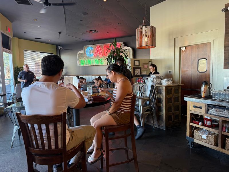 Wilma & Frieda, Palm Desert: Grandma-Approved Comfort Food