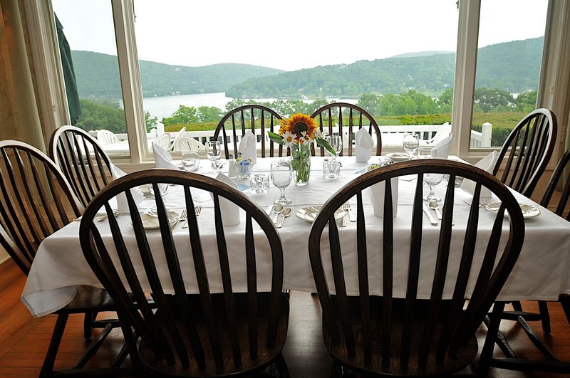 The Hopkins Inn, Warren