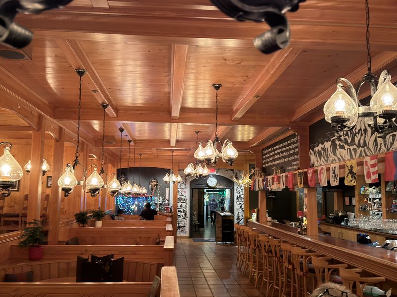 12 California Restaurants Where The Potatoes Are More Exciting Than The Main Course - Decor Hint Matterhorn Restaurant, San Francisco