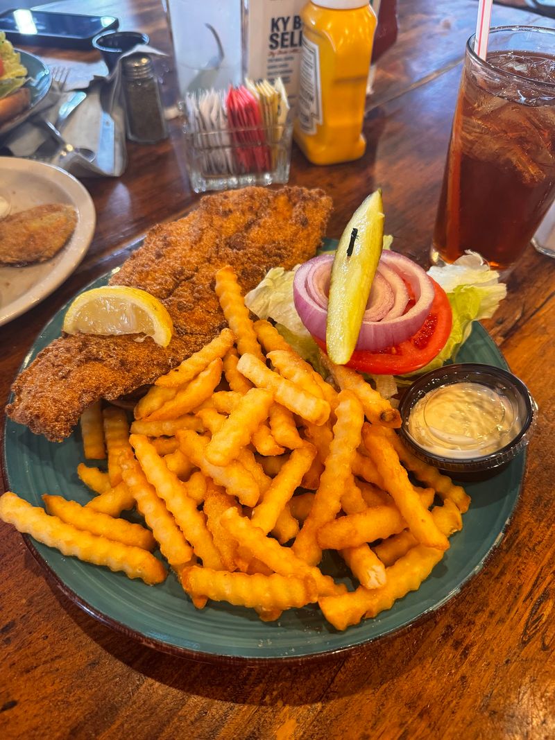The Kentucky Comfort Food Restaurant Locals Swear By When The Temperature Takes A Dip - Decor Hint Catfish And Chicken Livers For Bold Appetites