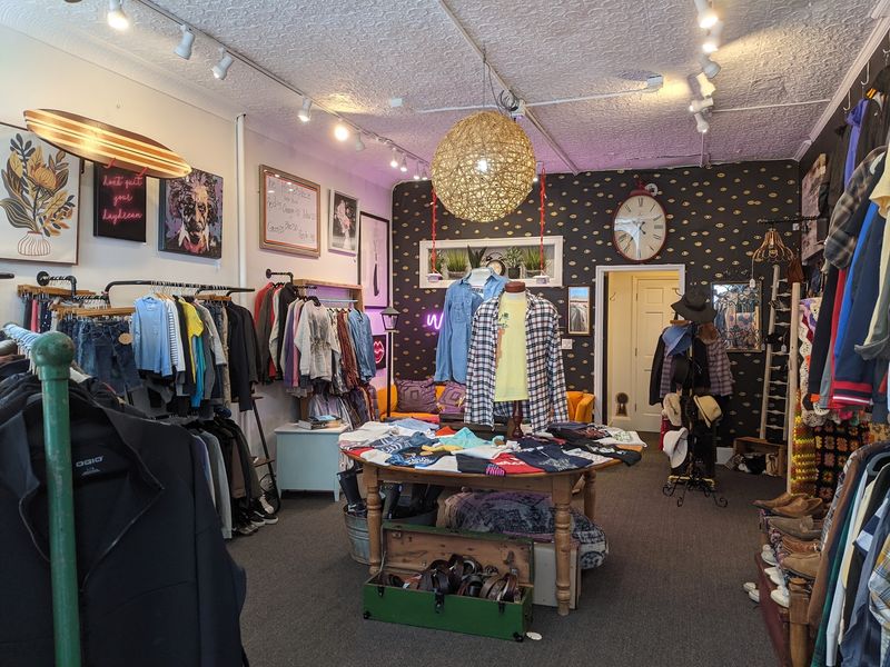 9 Secret Antique Thrift Shops In Connecticut That Most Visitors Miss - Decor Hint The Marketplace Vintage Thrift, Greenwich