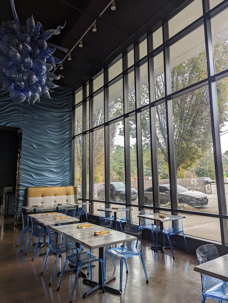 West Midtown Gives This Seafood Spot Its Big City Backdrop