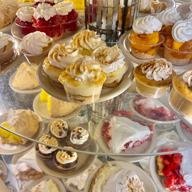 Peanut Butter Pie Sells Out By The Slice At This Amish Restaurant In Florida - Decor Hint A Pie Case That Makes Choosing Hard Work