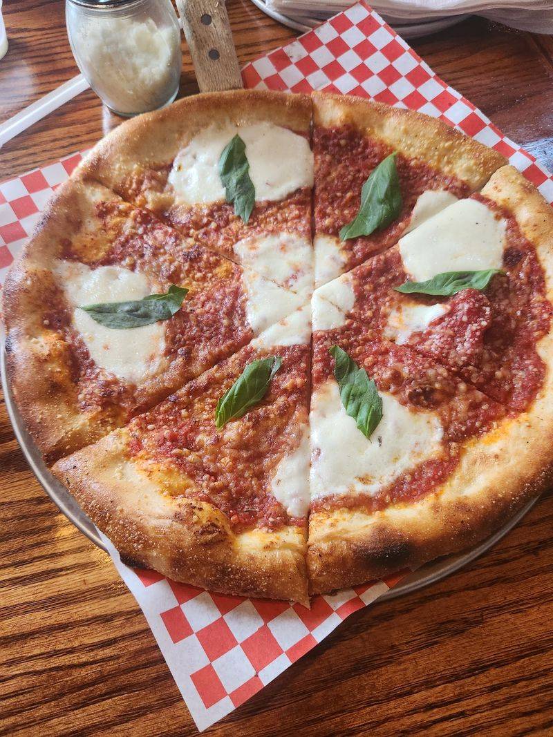 10 Kentucky Pizza Shops Worth The Drive For A Hot Slice This Fall - Decor Hint PieTana