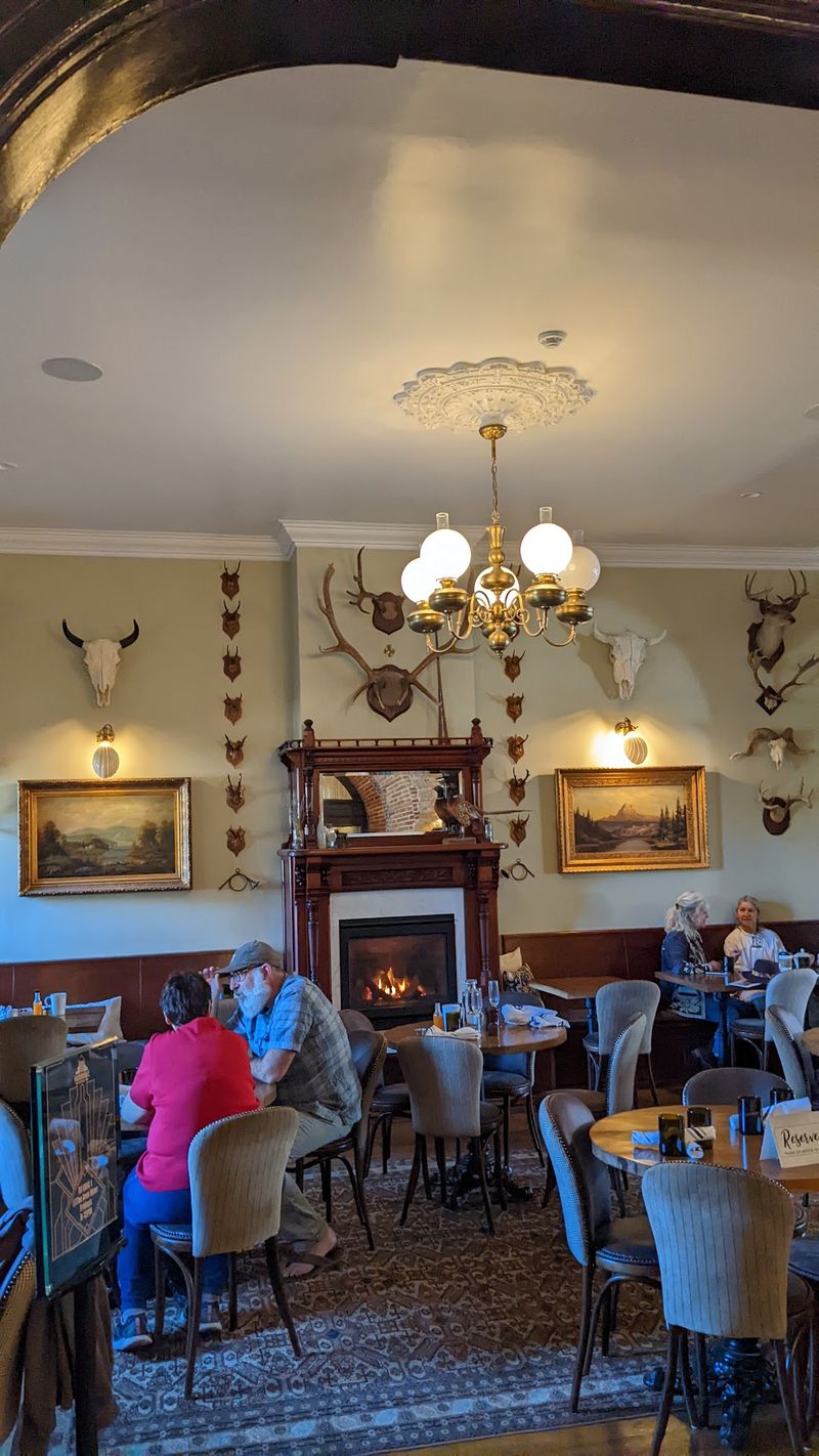 Holbrooke Hotel And Golden Gate Saloon, Grass Valley