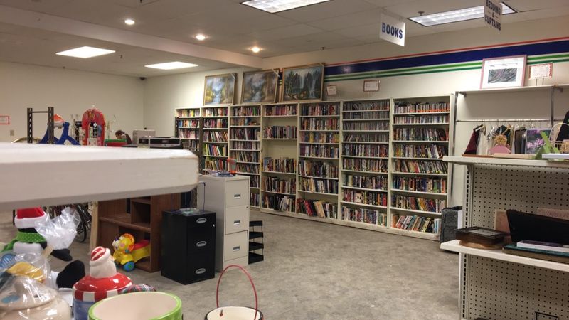 10 Giant Nebraska Thrift Stores Where Twenty-Five Dollars Still Fills Whole Bags With Finds - Decor Hint Goodwill - Retail Store