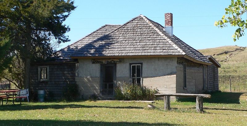 Over 1,000 Pieces Of Prairie Pottery Line The Shelves Of This Restored Nebraska Mansion - Decor Hint Generations Of Family Have Kept The Walls Standing