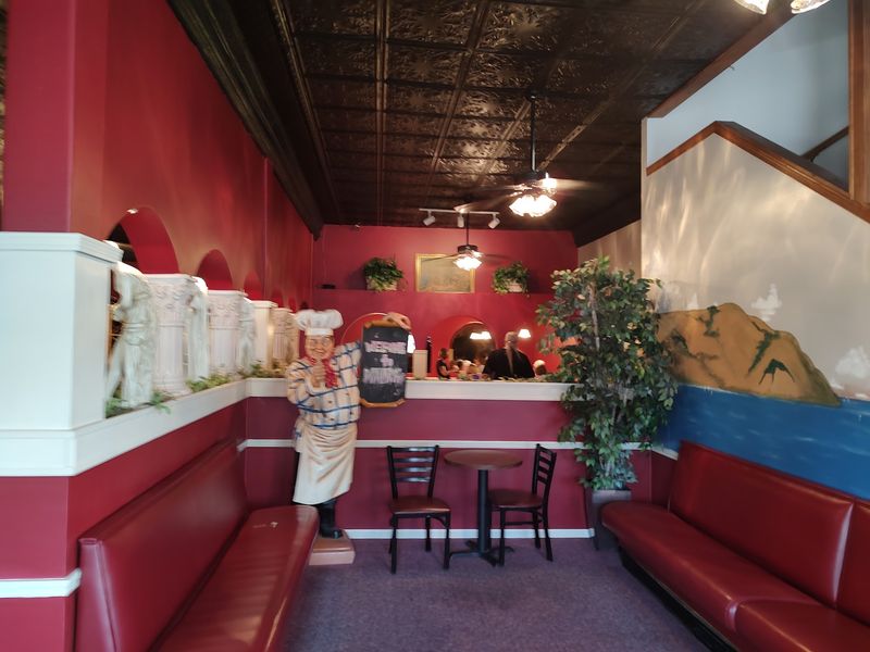 A Neighborhood Italian Kitchen Hiding In Plain Sight