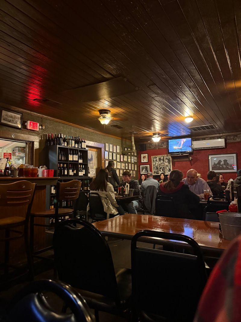 Hunter's Pub And Steakhouse 