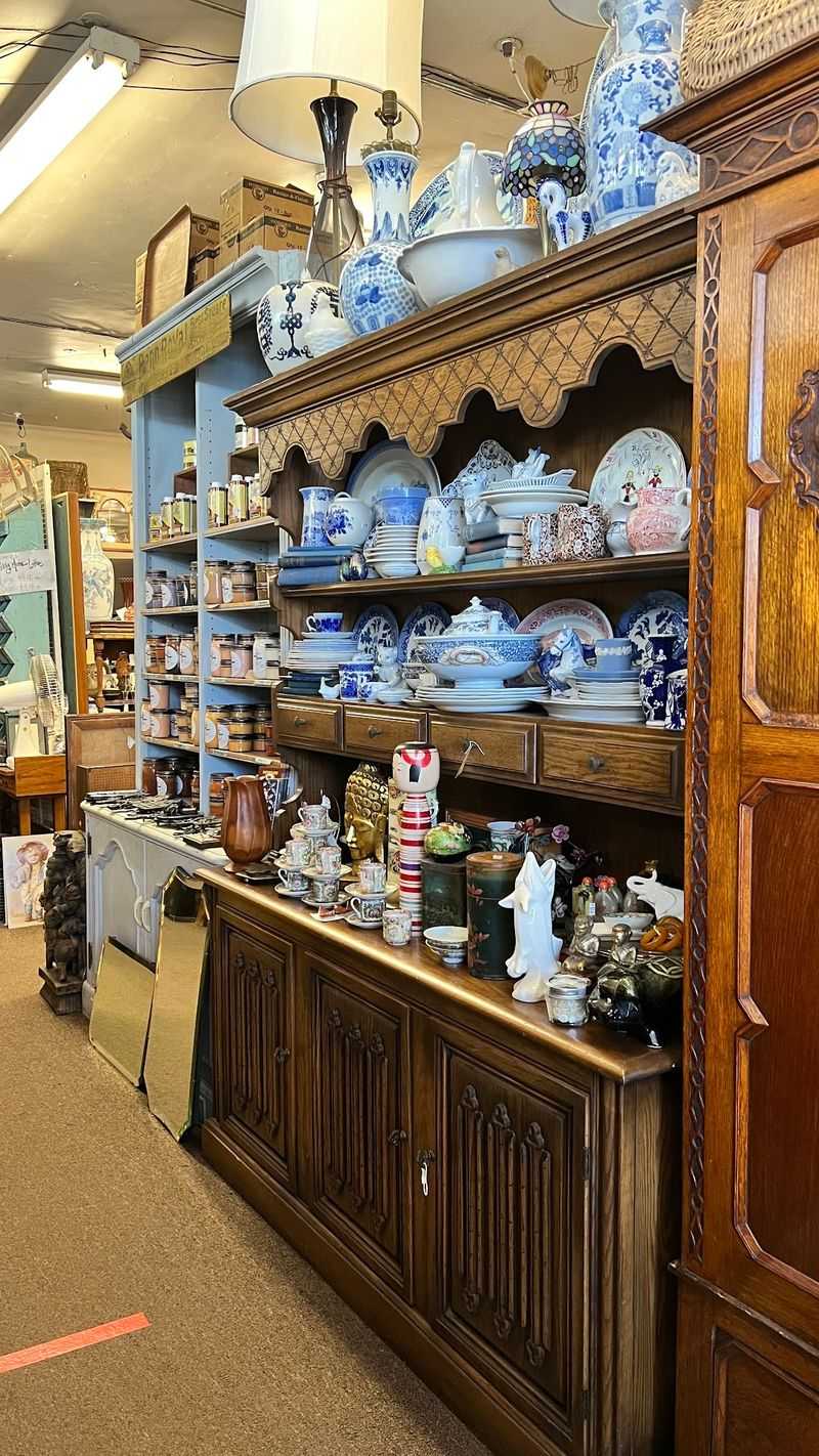 12 California Antique Stores We Ranked Among The Best For Vintage Finds - Decor Hint Magnolia And Willow