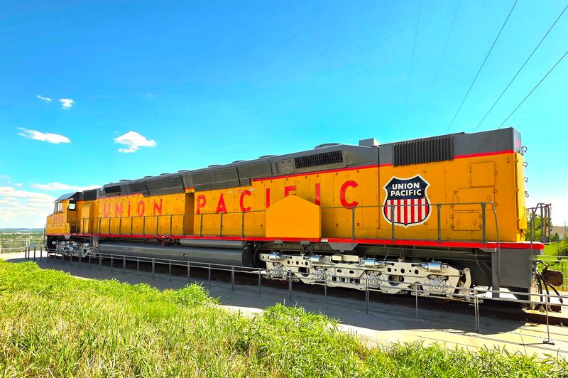 Every Train Fan Gets Close To The World's Largest Steam Locomotive Sitting In A Nebraska Park - Decor Hint Meet The Diesel That Holds Its Own Record