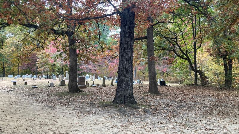 Mammoth Cave Baptist Church And Cemetery