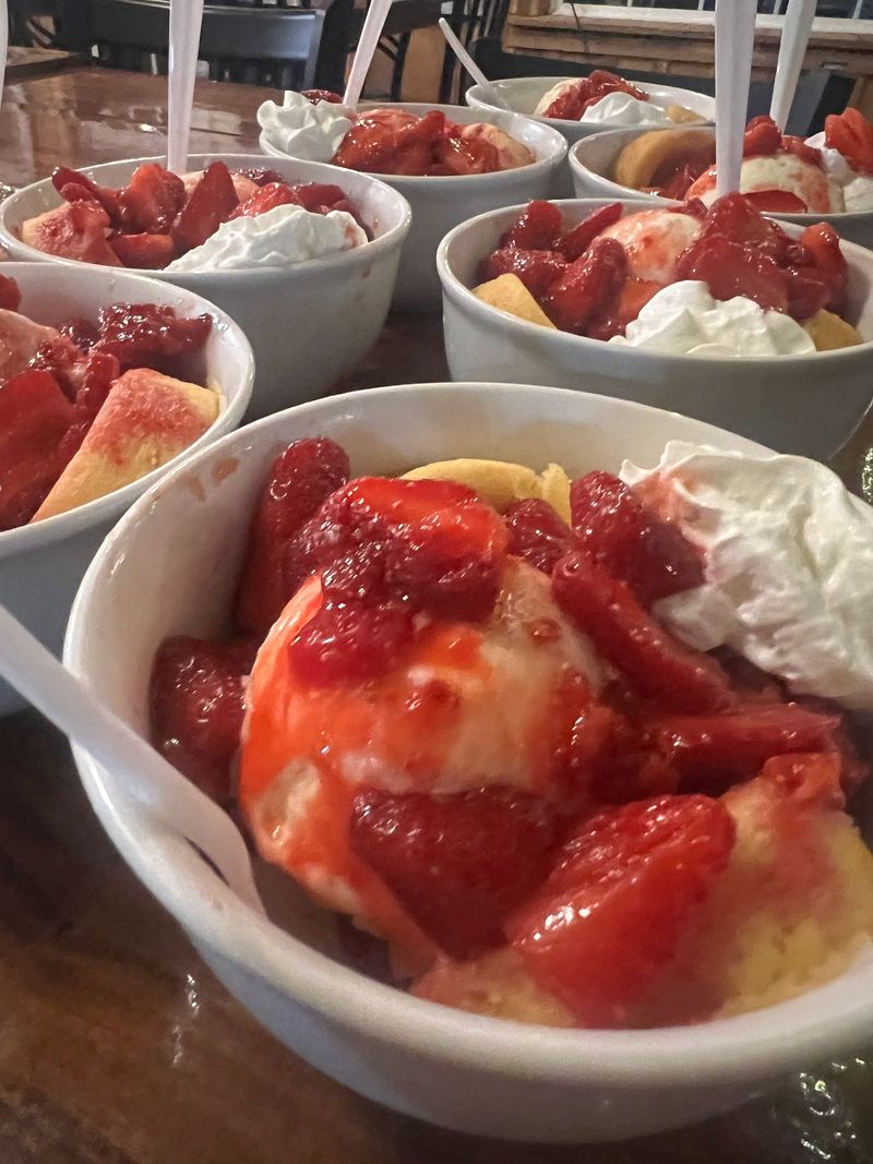 There Is A Reason Folks Drive Out To This Kentucky Farm For Homemade Ice Cream And Southern Comfort Food - Decor Hint Save Room, Because The Ice Cream Comes With A 1975 Backstory