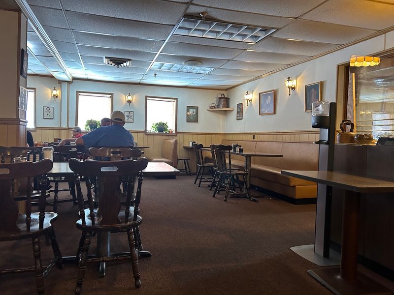 This Beloved North Carolina Diner Is Back After Nearly Two Years, Keeping A Tradition Alive Since 1971 - Decor Hint The Comeback Nobody Expected After Fire And Flood