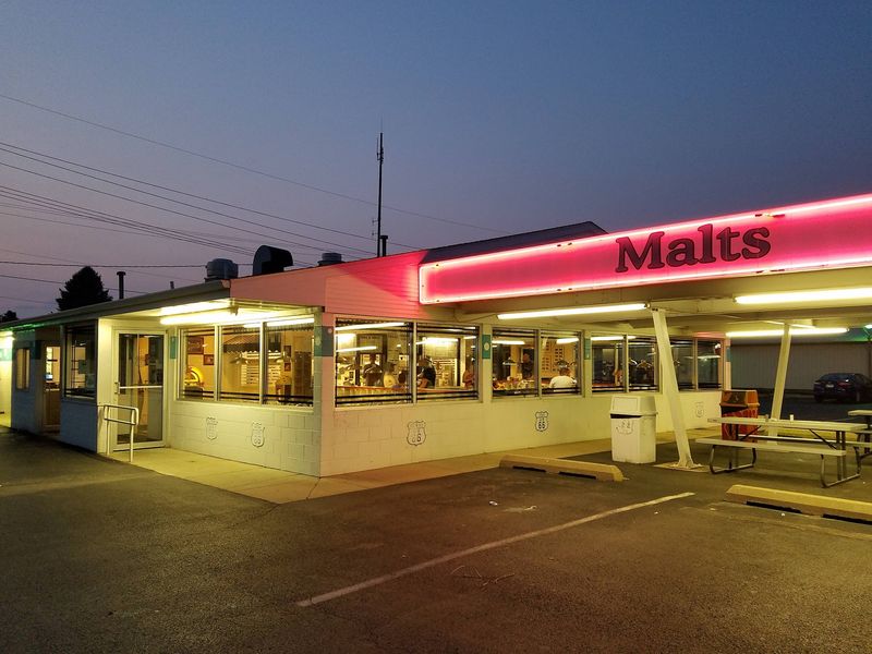 Since 1956, The Grill Has Kept Route 66 Fed