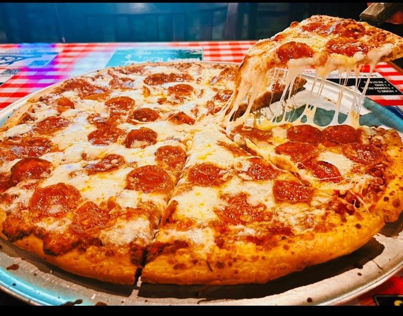 This Decades-Old Georgia Pizzeria Has Been Serving Pizza Since 1968 - Decor Hint A Family Story That Started Before Disco Took Over