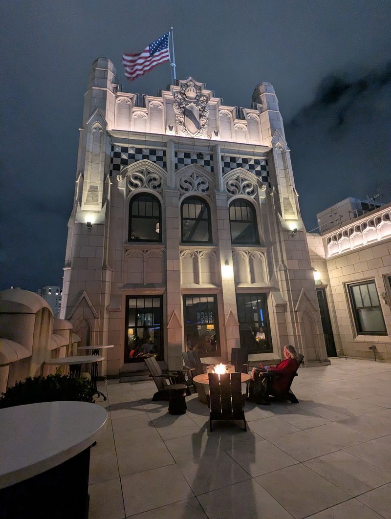 This Detroit, Michigan, Rooftop Restaurant Pairs Truffle Fries, Lamb Meatballs, And Gorgeous Views - Decor Hint Up, Up, And Away Downtown