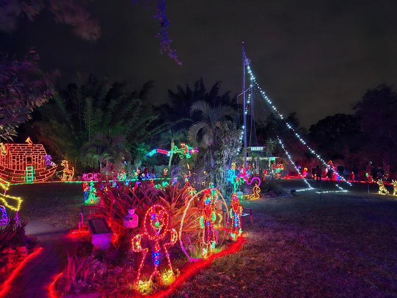 The Free Light Show South Of Sarasota Worth Your Evening